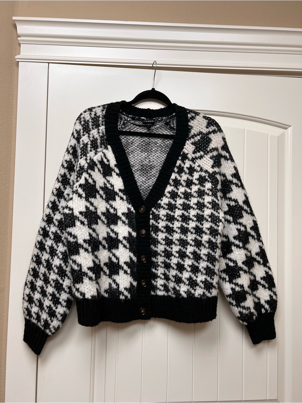 Torrid Cardigan V-Neck Button Front Crop Sweater Black & White Houndstooth - 0